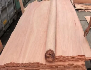Okoume face veneer with smooth wood grain