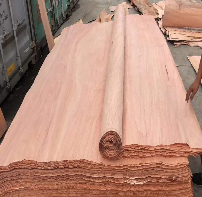 Okoume face veneer with smooth wood grain
